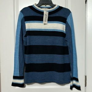 NWT Ocean Blue Sweater. Size M